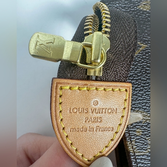 Louis Vuitton Toiletry Pouch Limited Edition Patches Monogram Canvas - Picture 6 of 12